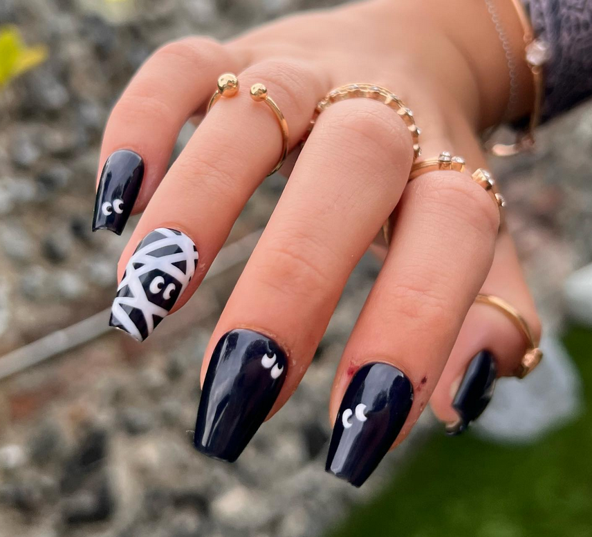 Black Halloween Nail Ideas