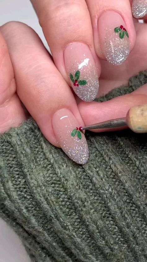 Short Christmas Nail Ideas