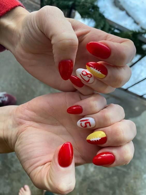 Game Day Nail Ideas