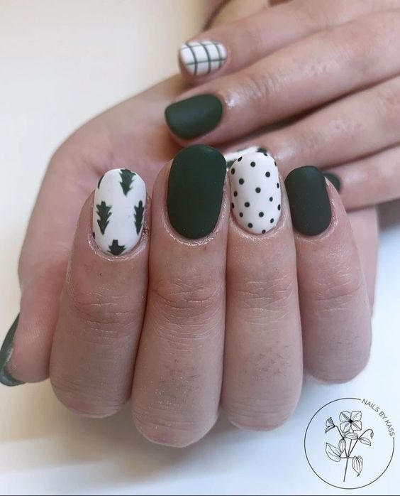 Short Christmas Nail Ideas