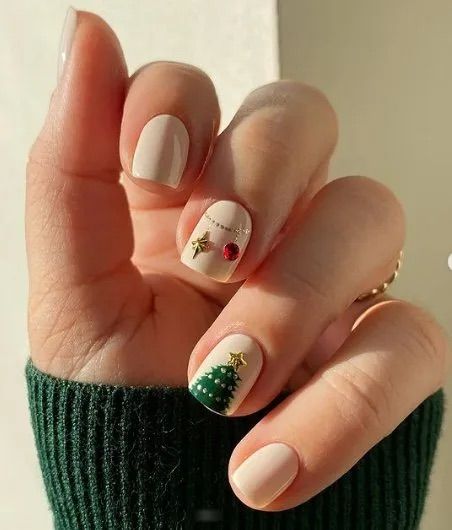 Short Christmas Nail Ideas