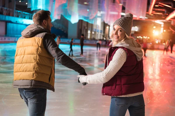 couple ice skating 